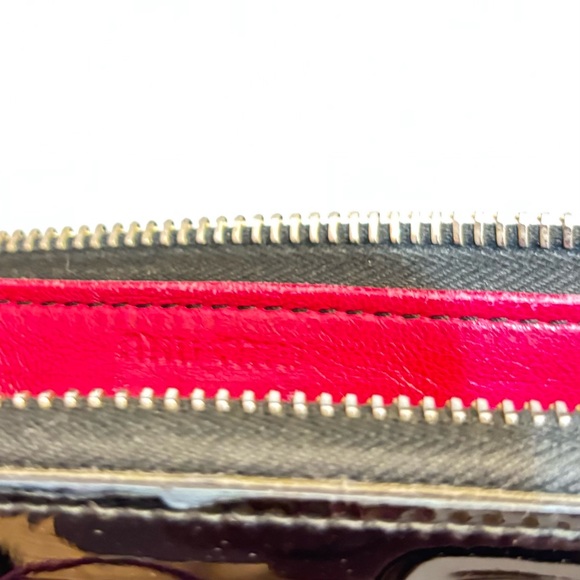 Miu Miu Black Patent Leather Zippy Wallet w pink leather lining + bow detail. - Picture 5 of 6